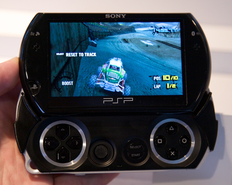 Illustration for article titled Hands On: Is The PSP Go! Too Small?